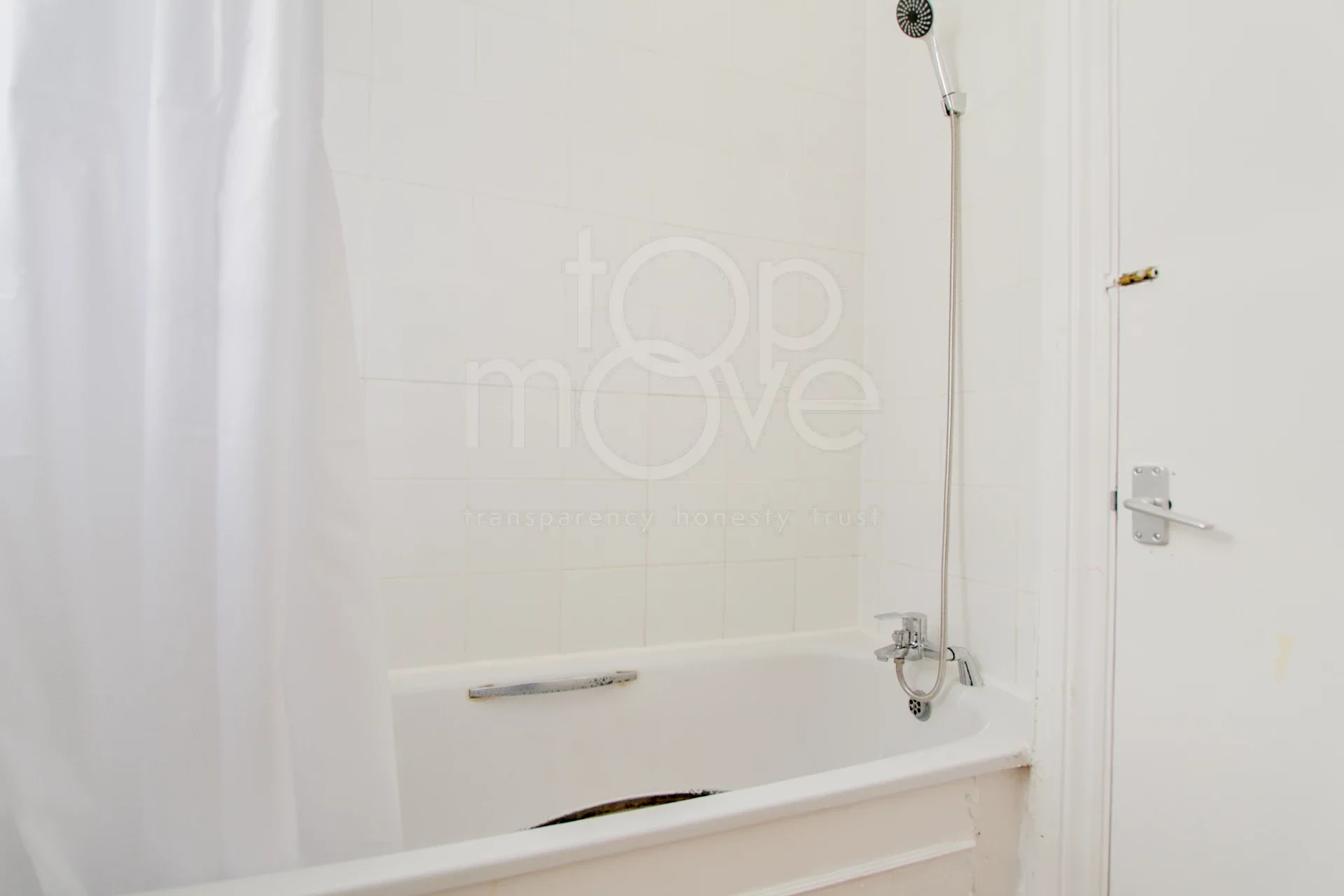 Flat Blenheim Crescent in Greater London