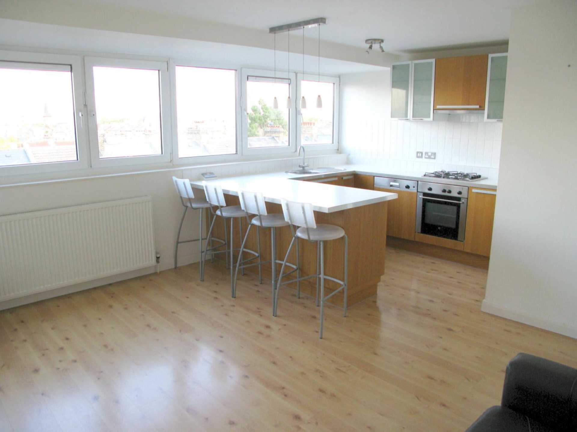Flat Bullen Street in Greater London