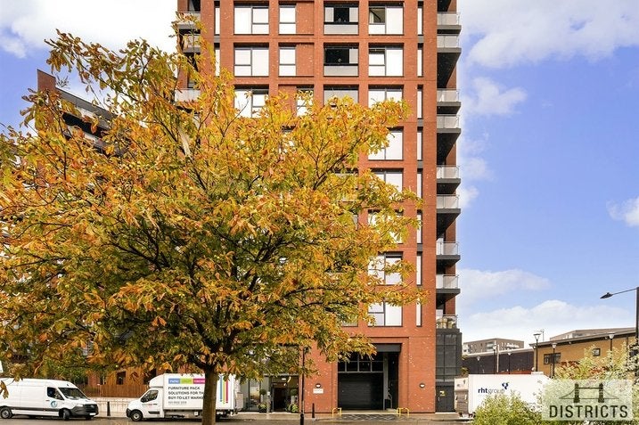 Flat Leamouth Road in Greater London
