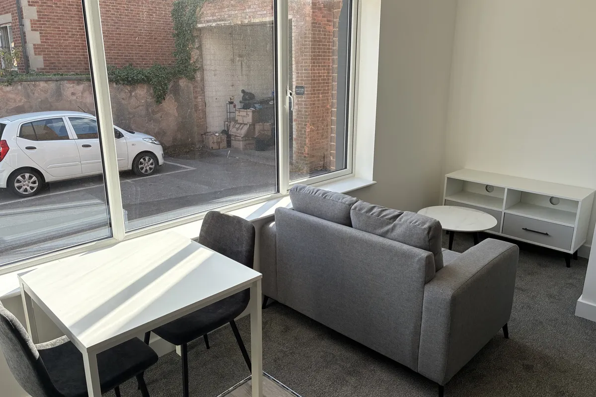 Flat Glumangate in Chesterfield