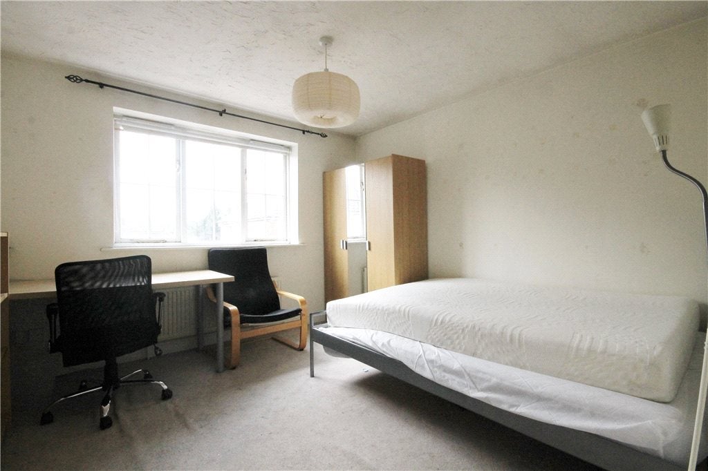 Flat Nightingale Shott in Borough of Runnymede
