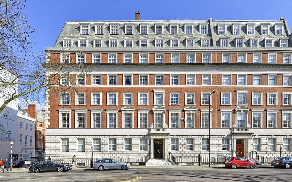 Flat Grosvenor Square in City of Westminster