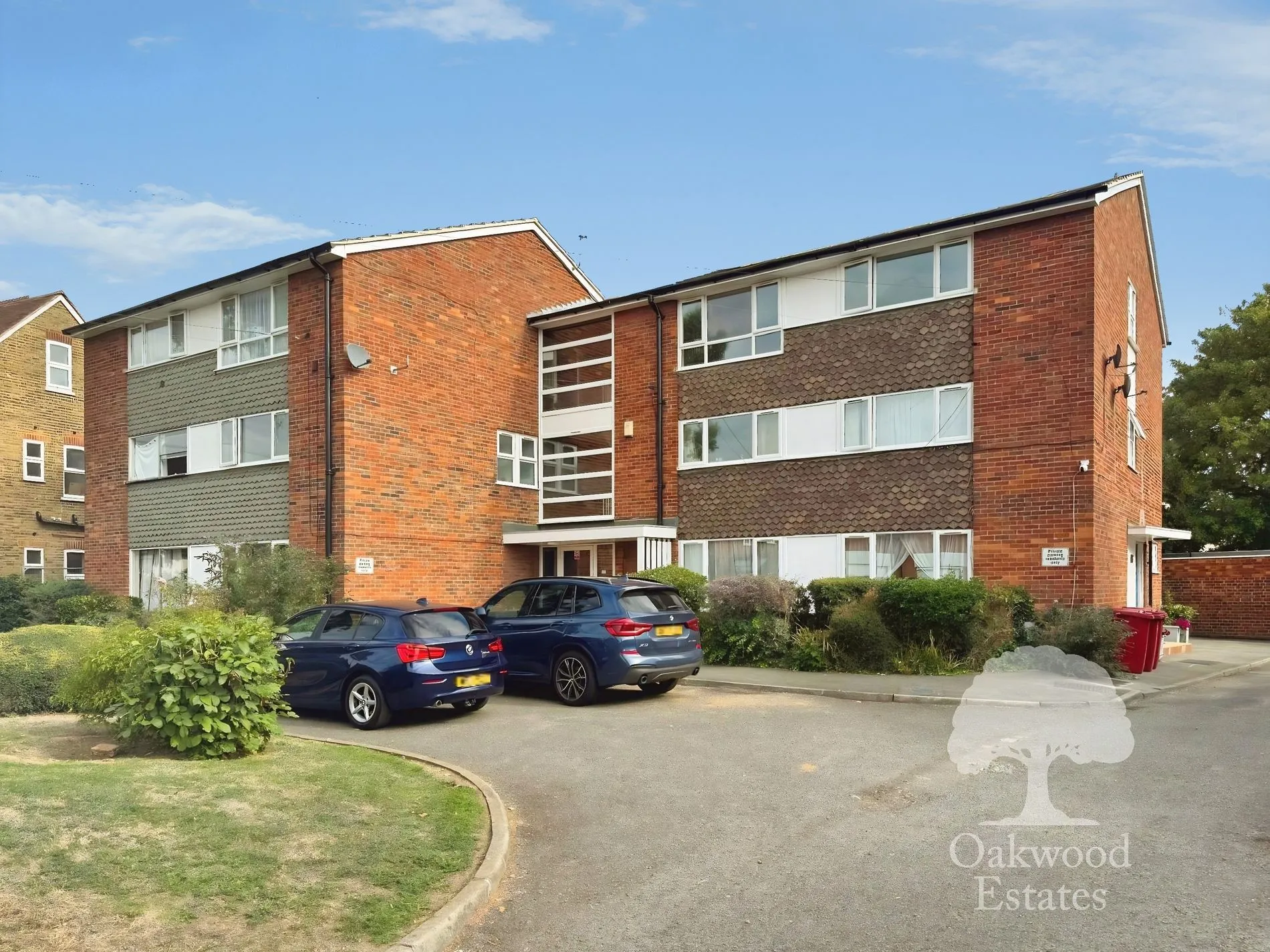 Flat Lansdowne Court in Slough