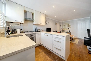 Flat Wadham Road in Greater London