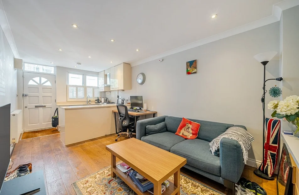 Flat Wadham Road in Greater London
