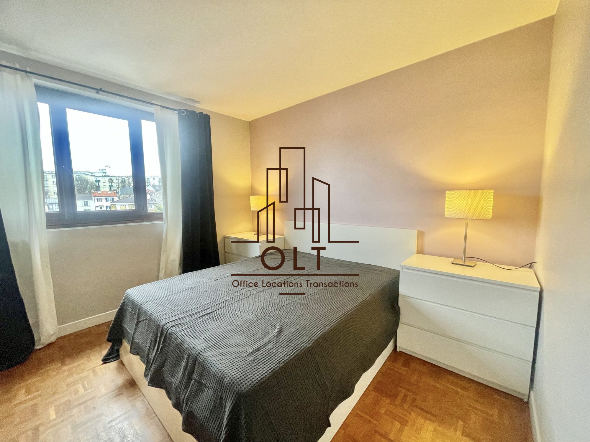 Flat Boulevard Henri Sellier in Suresnes