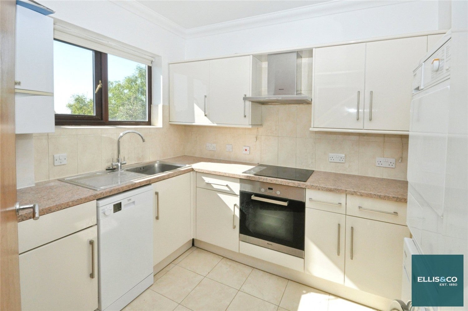 Flat Rowlands Close in Greater London