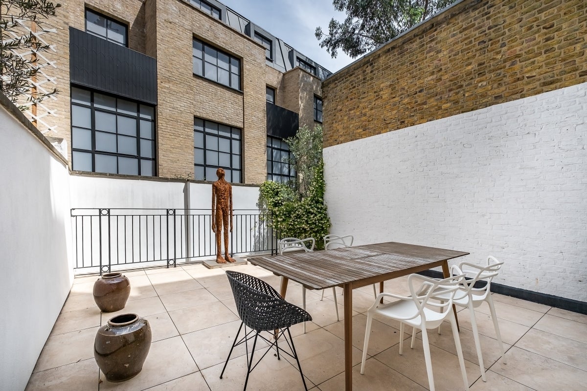 House Trevor Square in City of Westminster