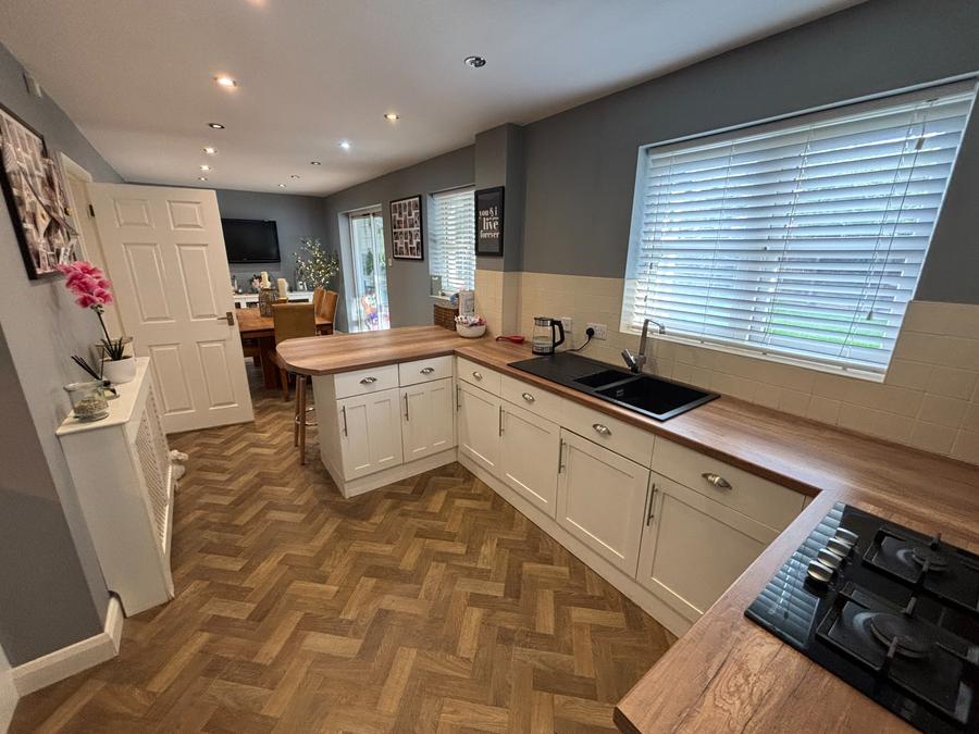 House Swan Drive in Wychavon