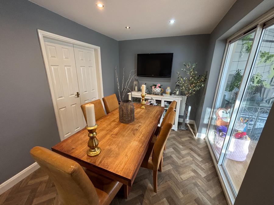 House Swan Drive in Wychavon