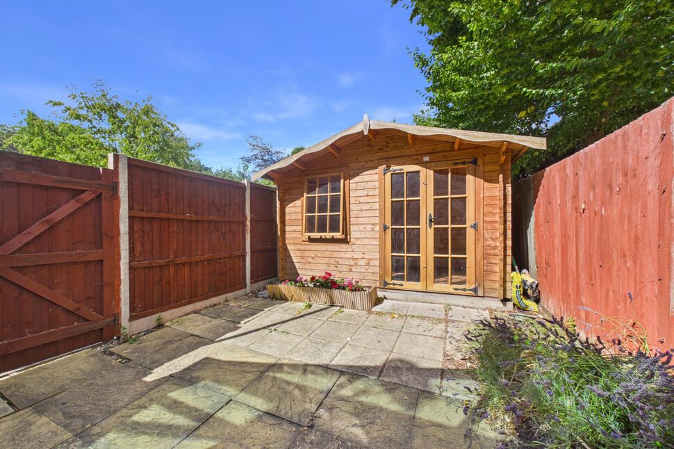 House Hardy Avenue in Dartford