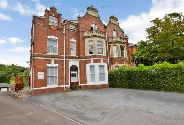 Flat Denmark Road in Exeter