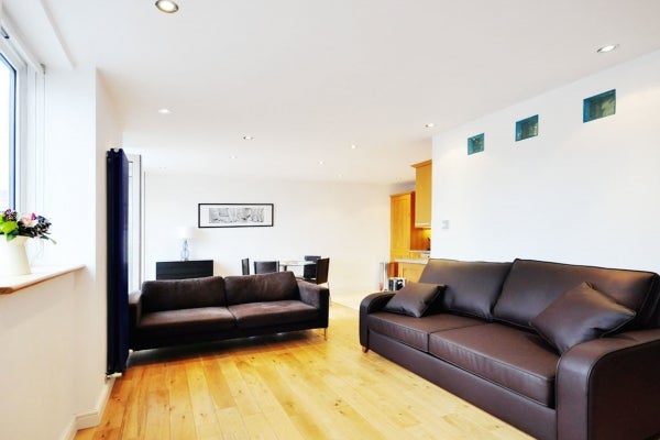 Flat Burrows Mews in London