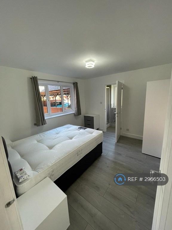 Flat Winnipeg Quay in Salford