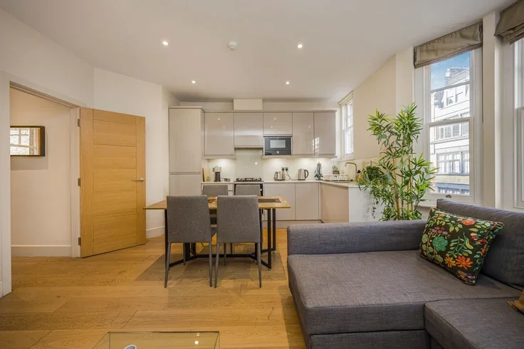 Flat Great Titchfield Street in City of Westminster