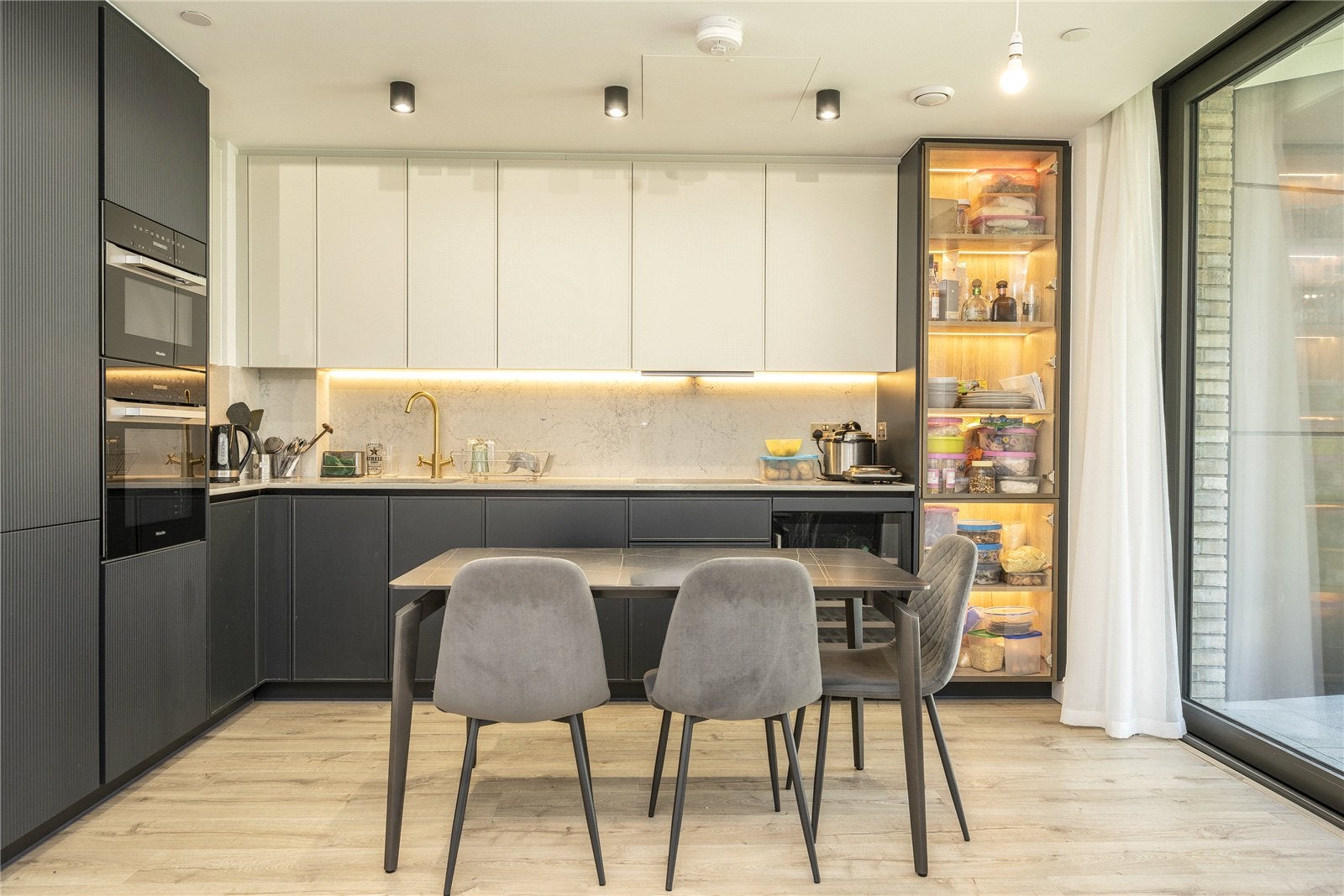 Flat Dingley Road in Greater London