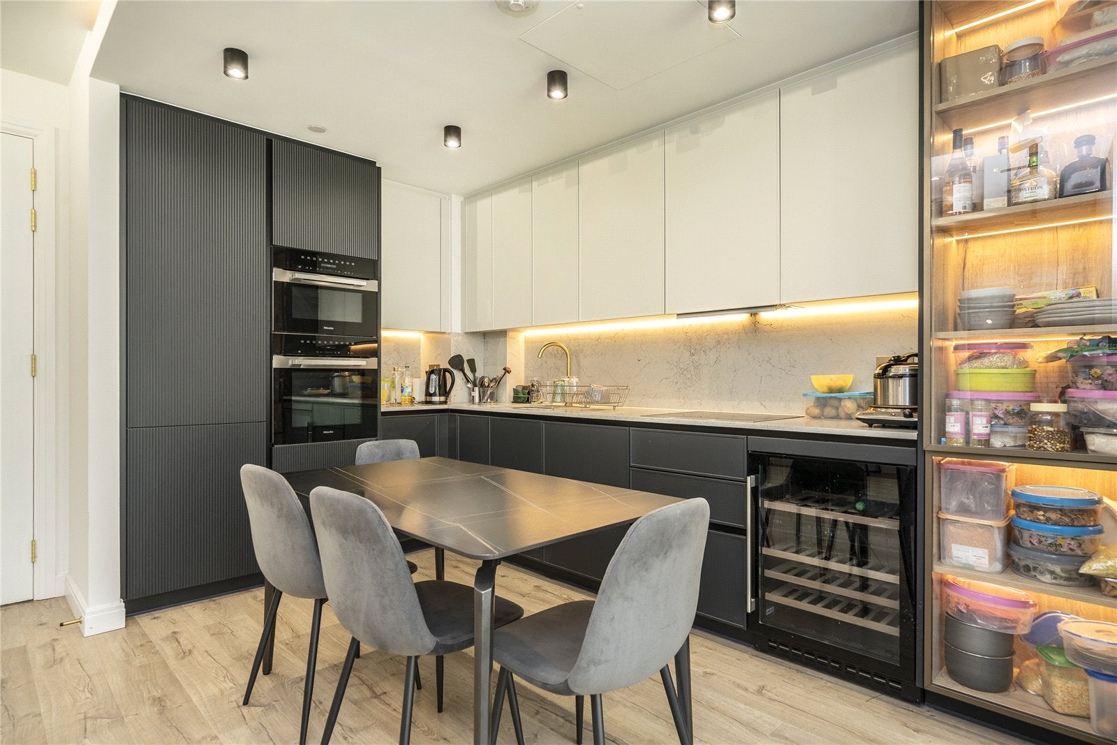 Flat Dingley Road in Greater London
