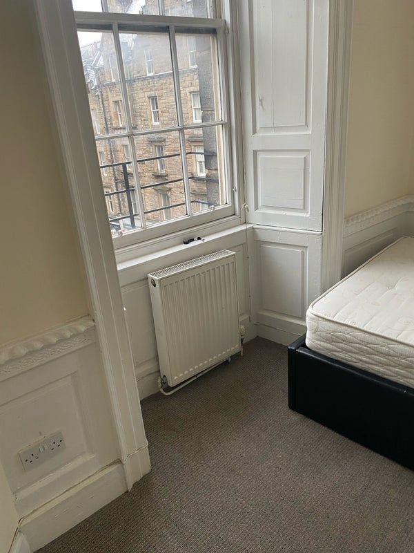 Room High Street in City of Edinburgh