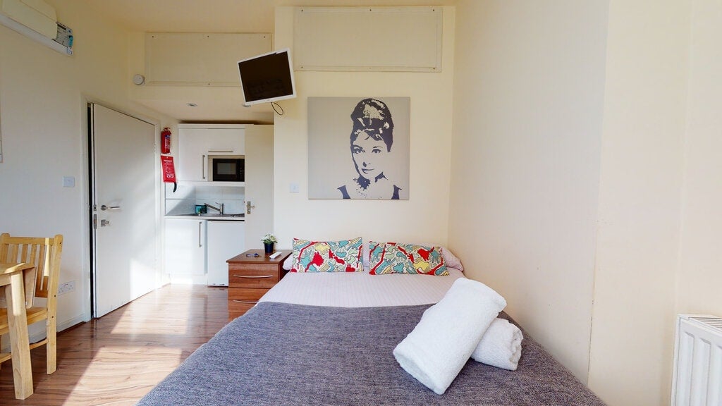Flat Ashmore Road in City of Westminster