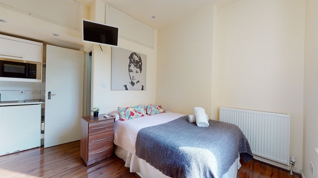 Flat Ashmore Road in City of Westminster