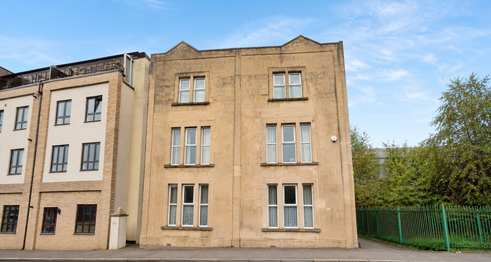 Room Cumberland Road in Bristol