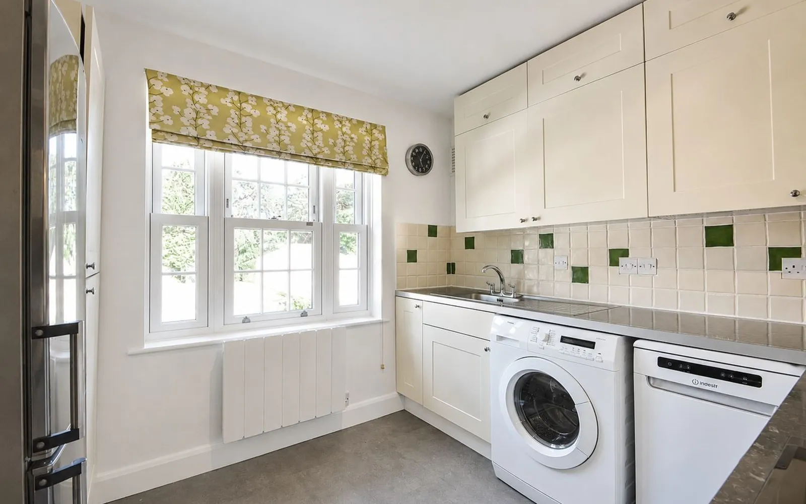 Flat Stoneleigh Park in Elmbridge