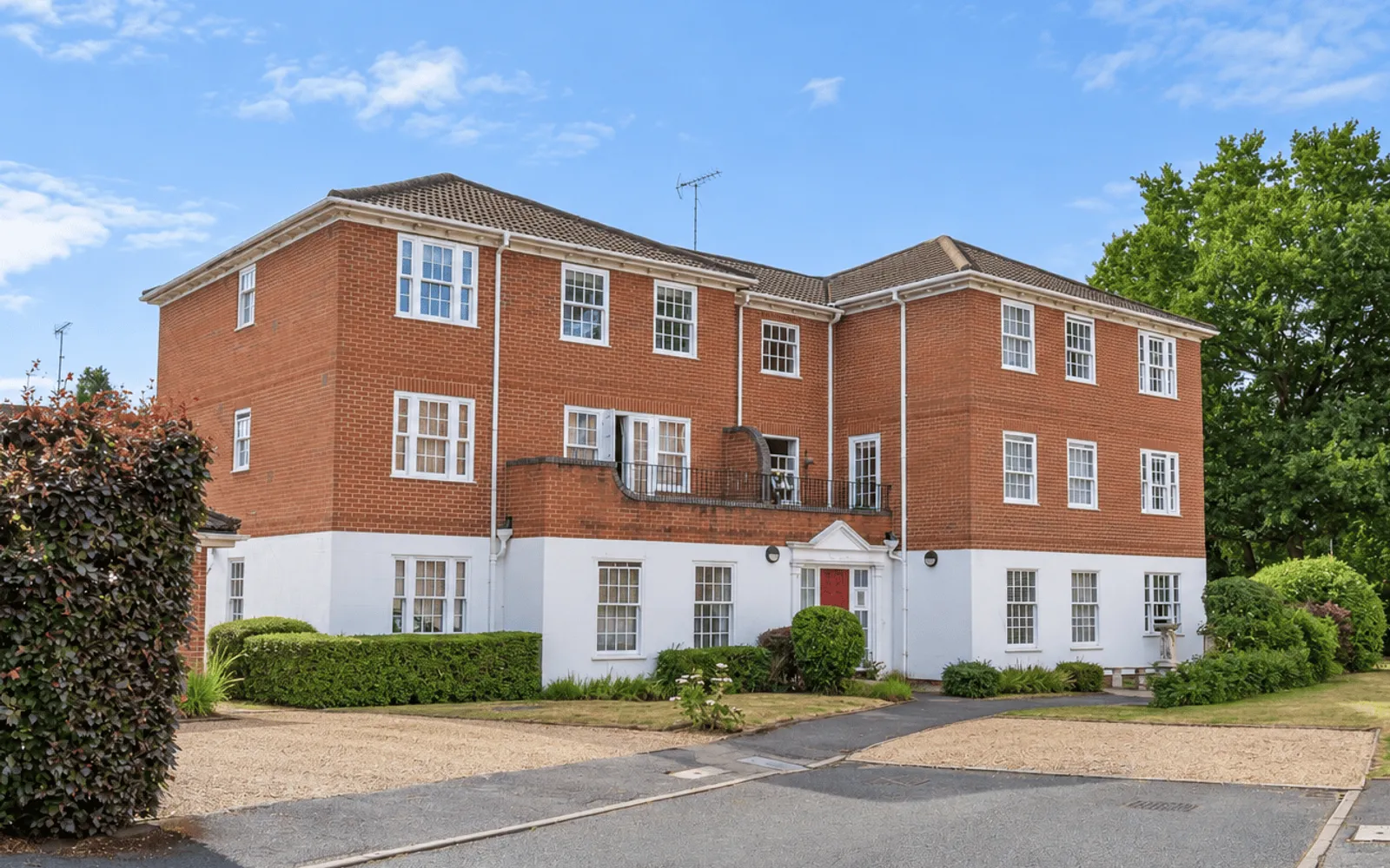 Flat Stoneleigh Park in Elmbridge
