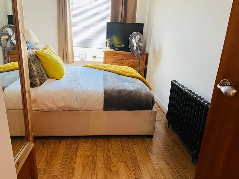 Room Hopton Road in Greater London