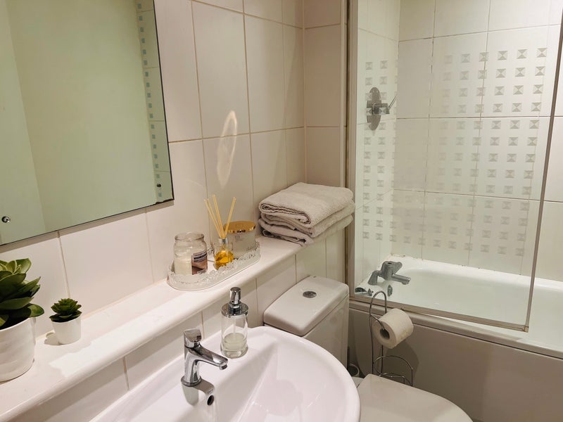 Room Hopton Road in Greater London