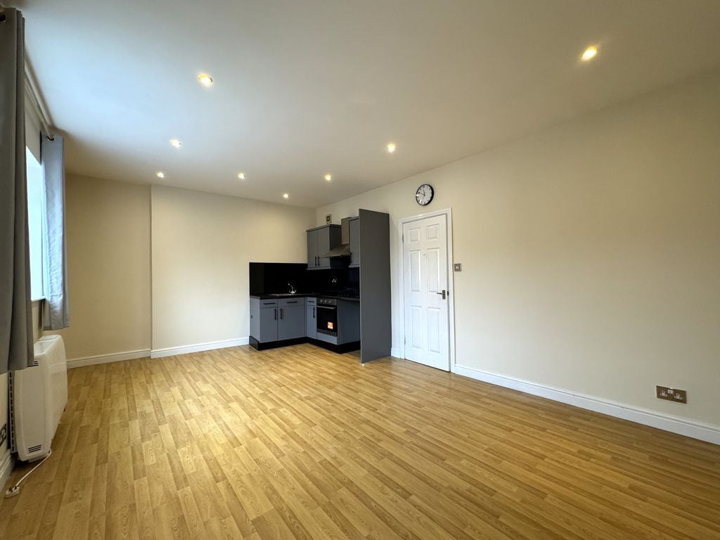 Flat Cowbridge Road East in Cardiff