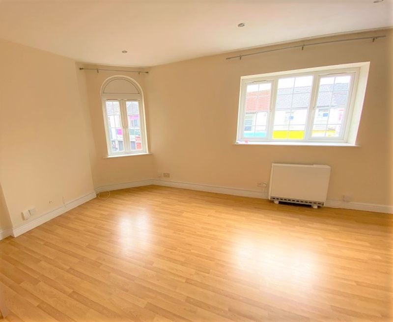 Flat Cowbridge Road East in Cardiff
