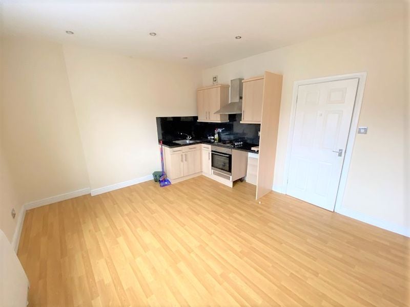 Flat Cowbridge Road East in Cardiff