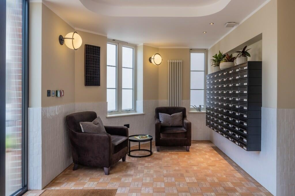Room Augustus Road in Greater London