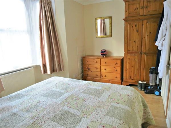 Flat Gladstone Road in Watford