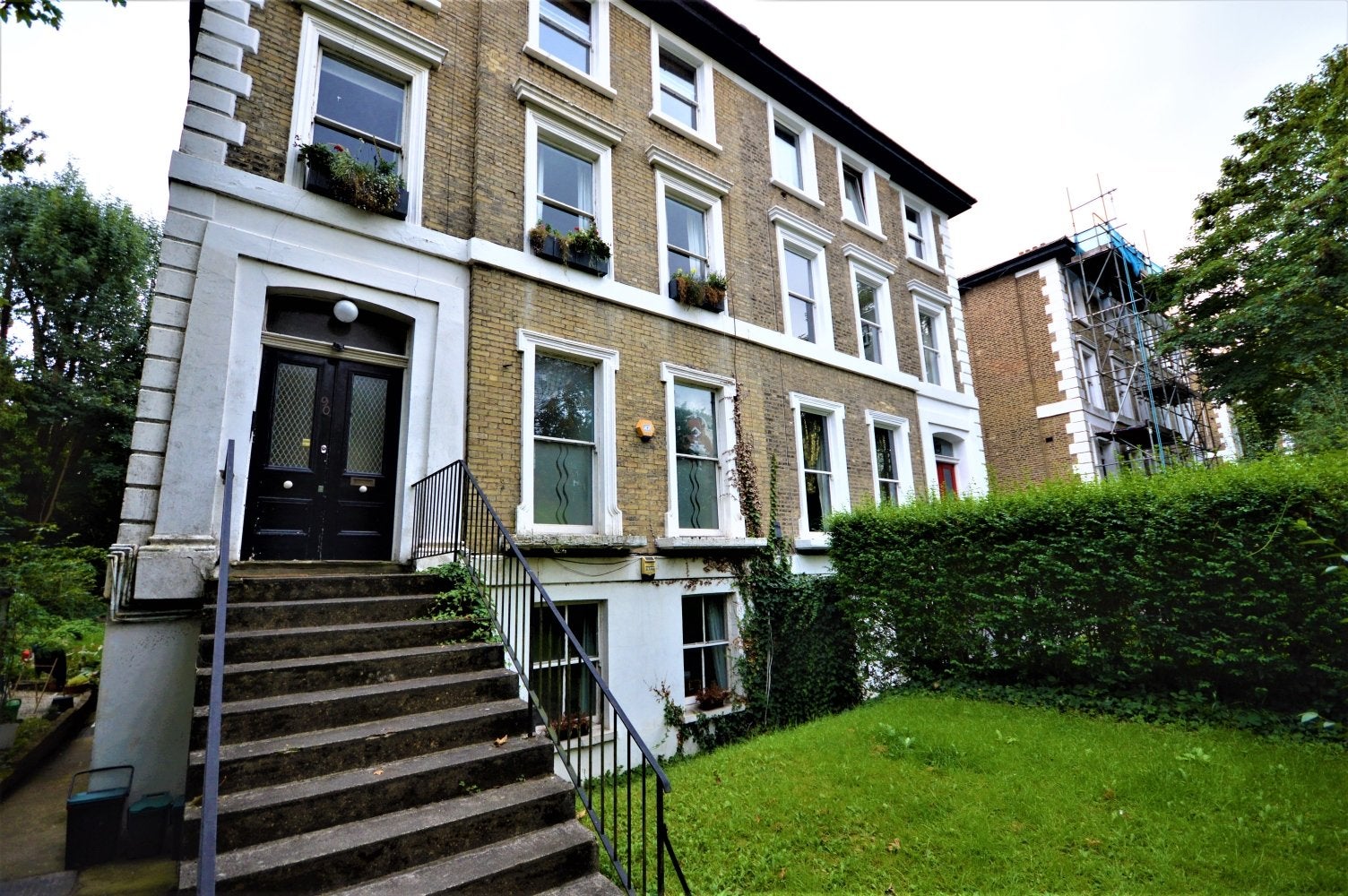 Flat Anerley Park in Greater London