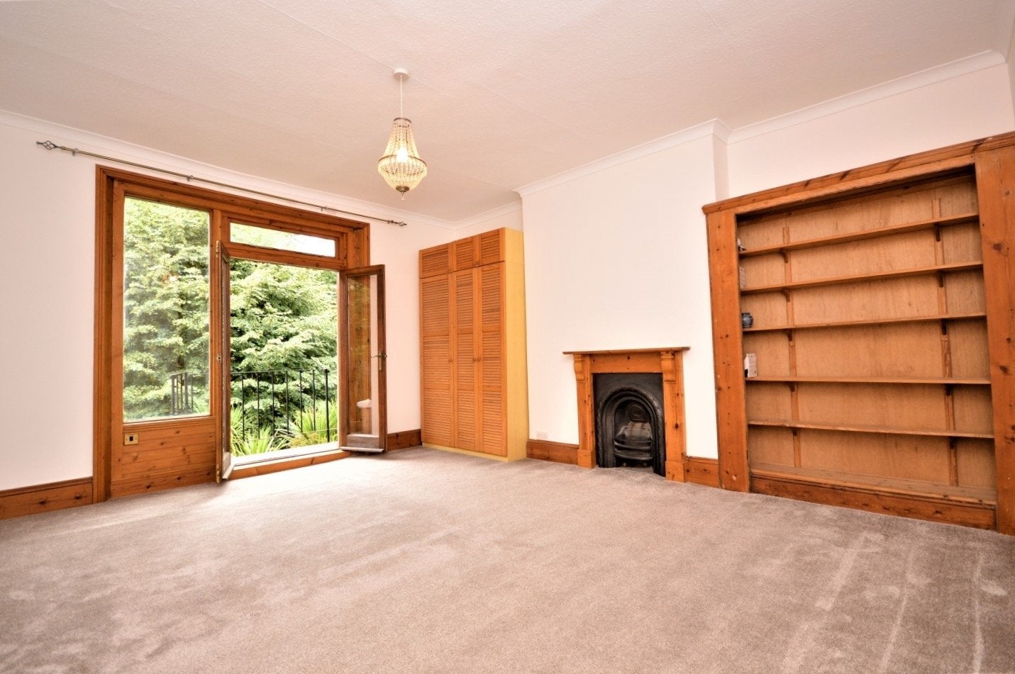 Flat Anerley Park in Greater London