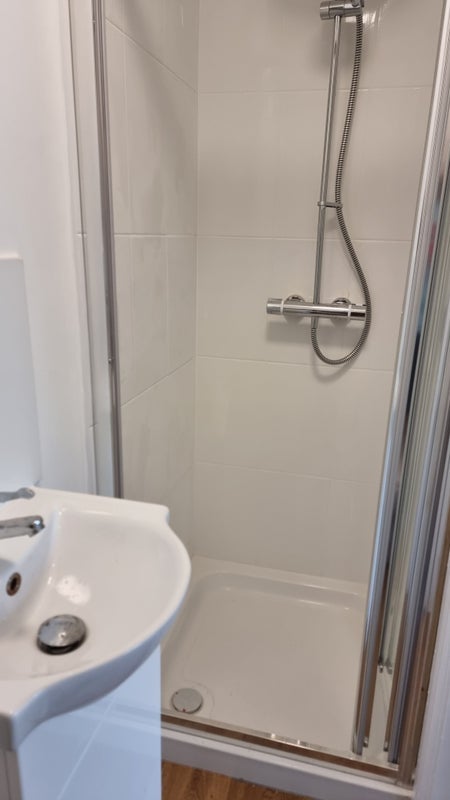 Room Wingate Crescent in Greater London