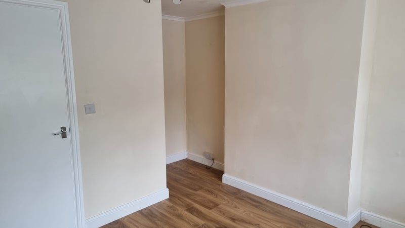 Room Wingate Crescent in Greater London