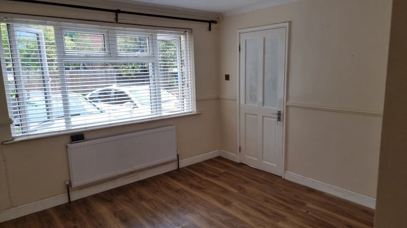 Room Wingate Crescent in Greater London