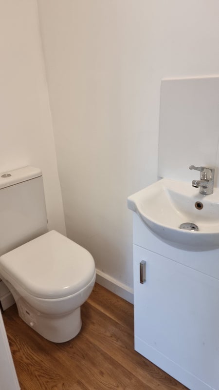 Room Wingate Crescent in Greater London