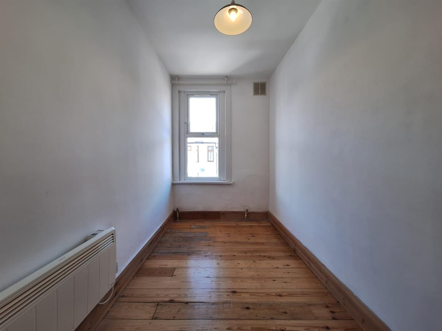 Flat Cheshunt Road in Greater London