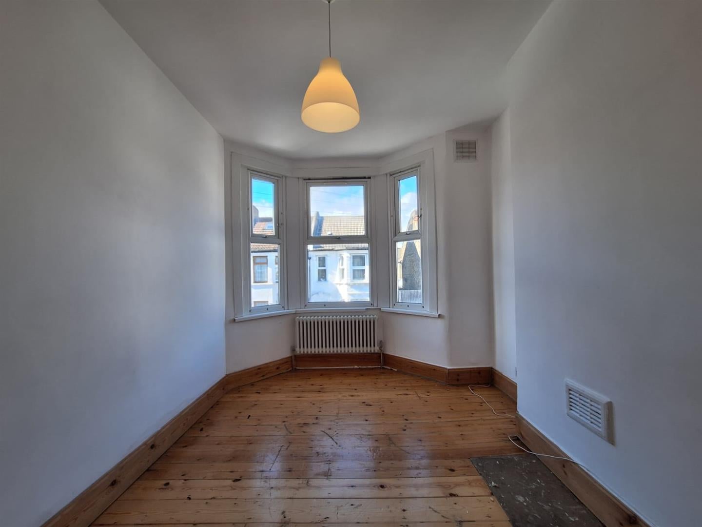 Flat Cheshunt Road in Greater London
