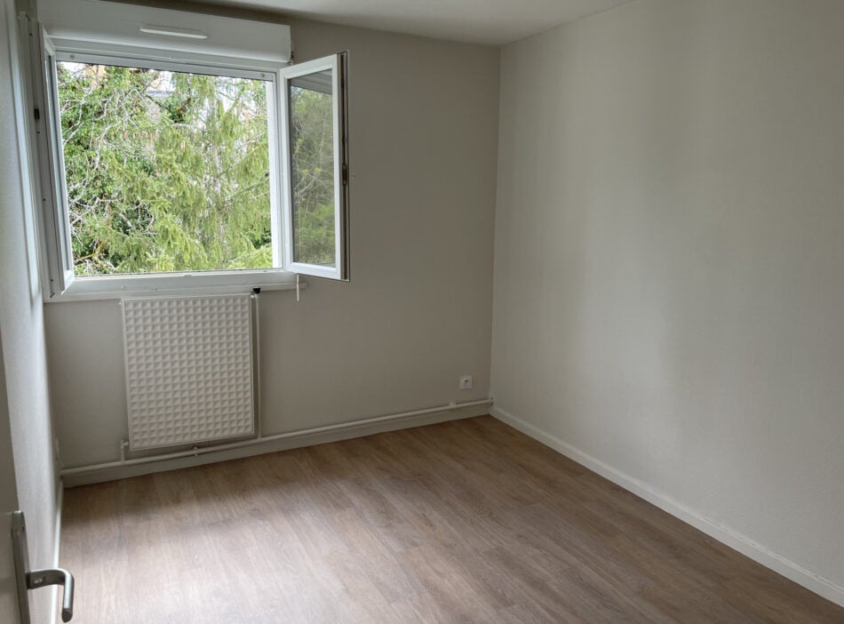 Appartement Place de la Mairie à Arbent