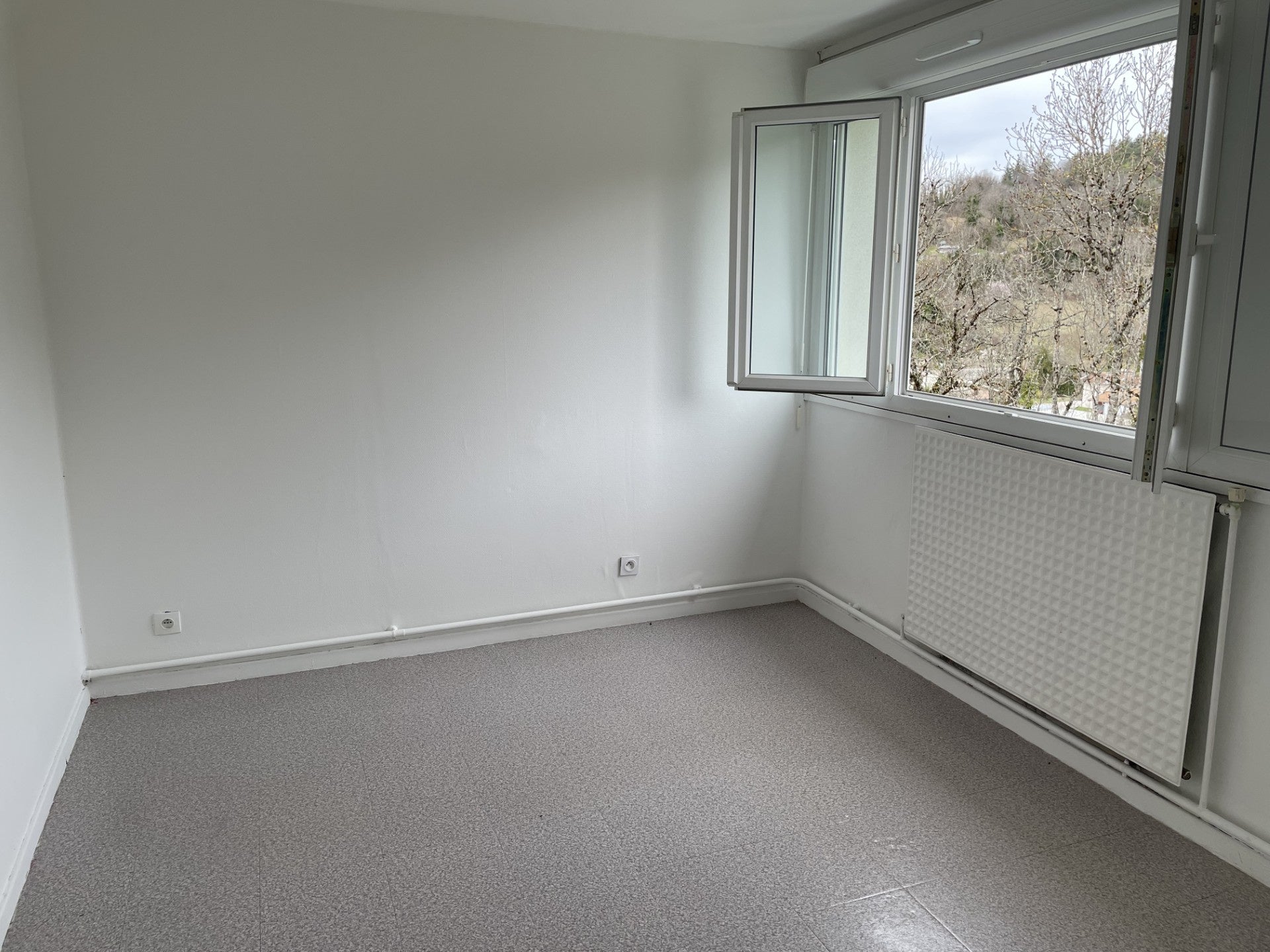 Appartement Place de la Mairie à Arbent