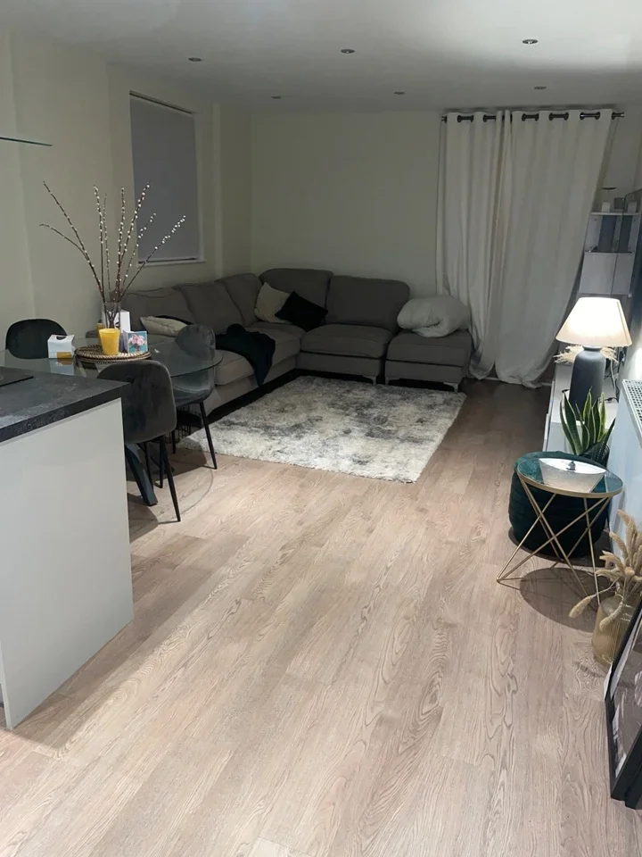 Room Fielders Crescent in Greater London