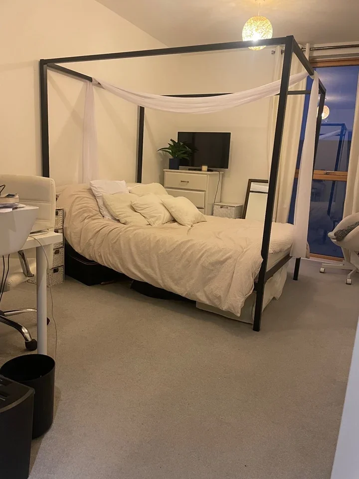 Room Fielders Crescent in Greater London