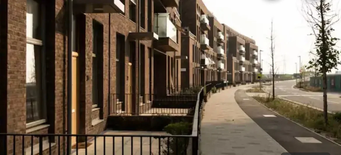 Room Fielders Crescent in Greater London