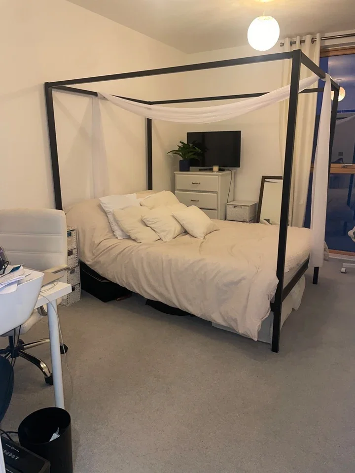 Room Fielders Crescent in Greater London
