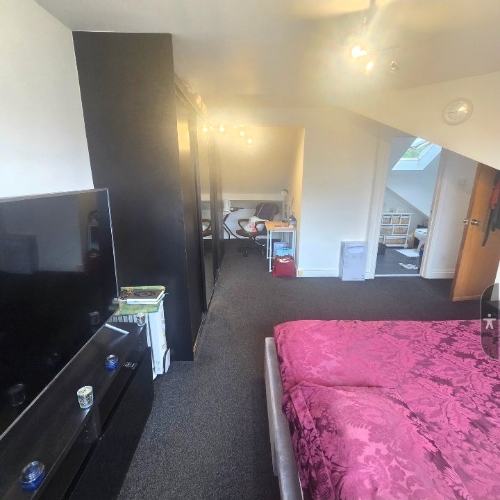 Room Heath Park Avenue in Cardiff