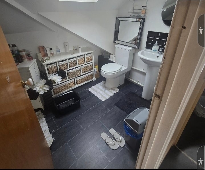Room Heath Park Avenue in Cardiff
